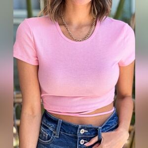 PINK SHORT SLEEVE CROP TOP WITH TIE DETAIL